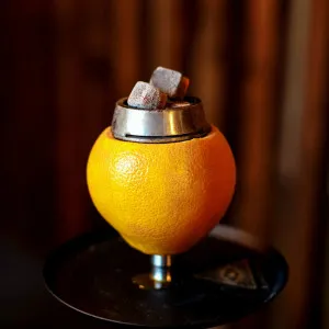 Кальян на чаші з апельсину