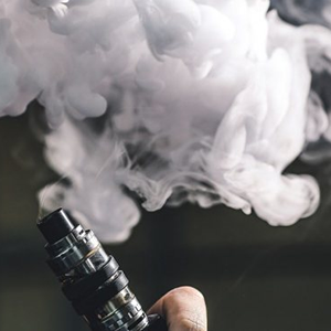 тріщить вейп