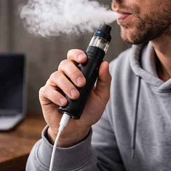 Парение вейпа во время зарядки