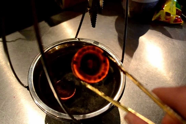 Стаття Використання вугілля, що саморозпалюється., фото у блозі кальянного сайту, фото 1 вугілля, що саморозпалюється